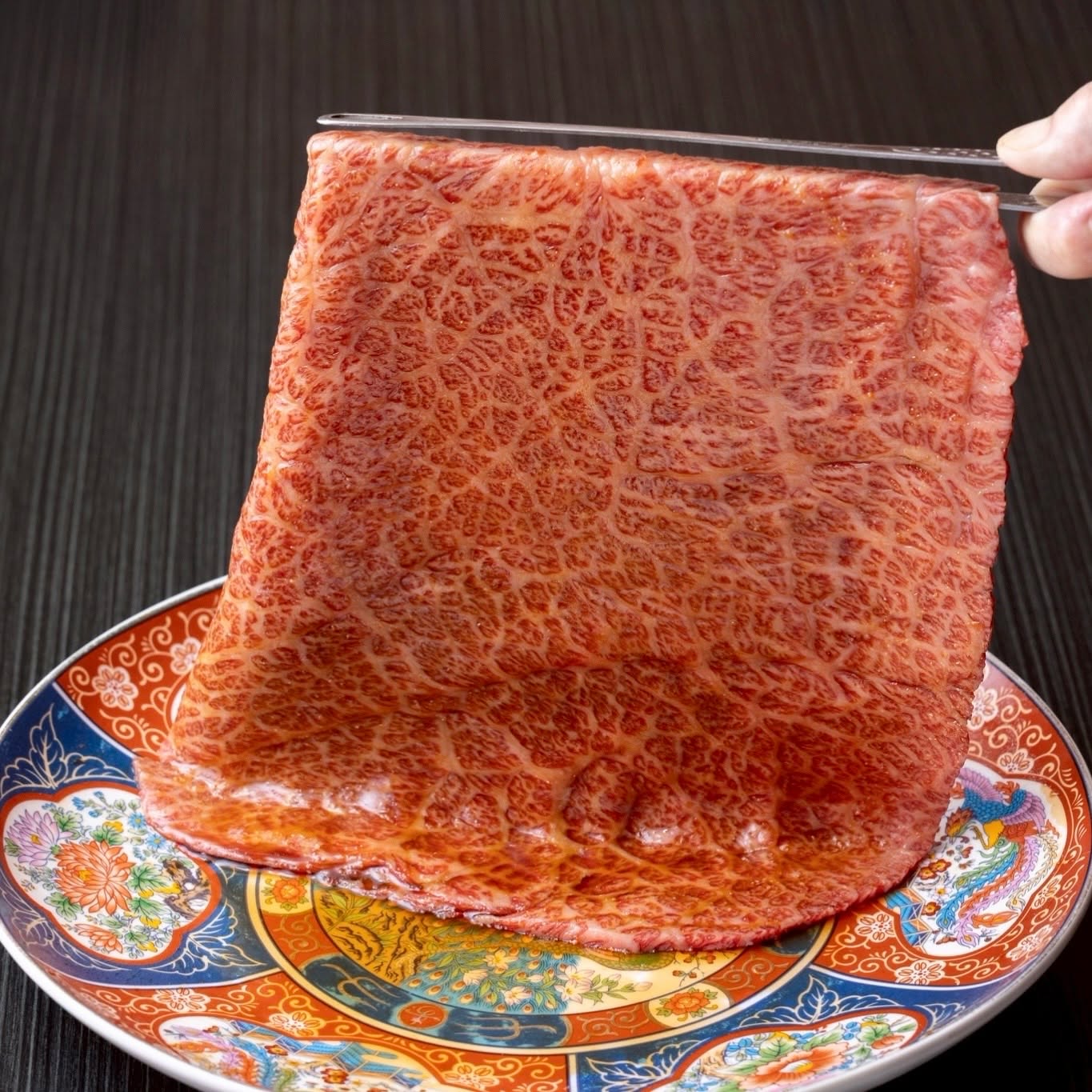 【事前予約限定】 日本一と称される“サブトンすき焼き”をご堪能ください。 飯田橋駅徒歩すぐ、 全席完全個室の「和牛焼肉 とびうし」。 厳選した黒毛和牛を使用した焼肉をはじめ、 ねぎタン巾着、生雲...