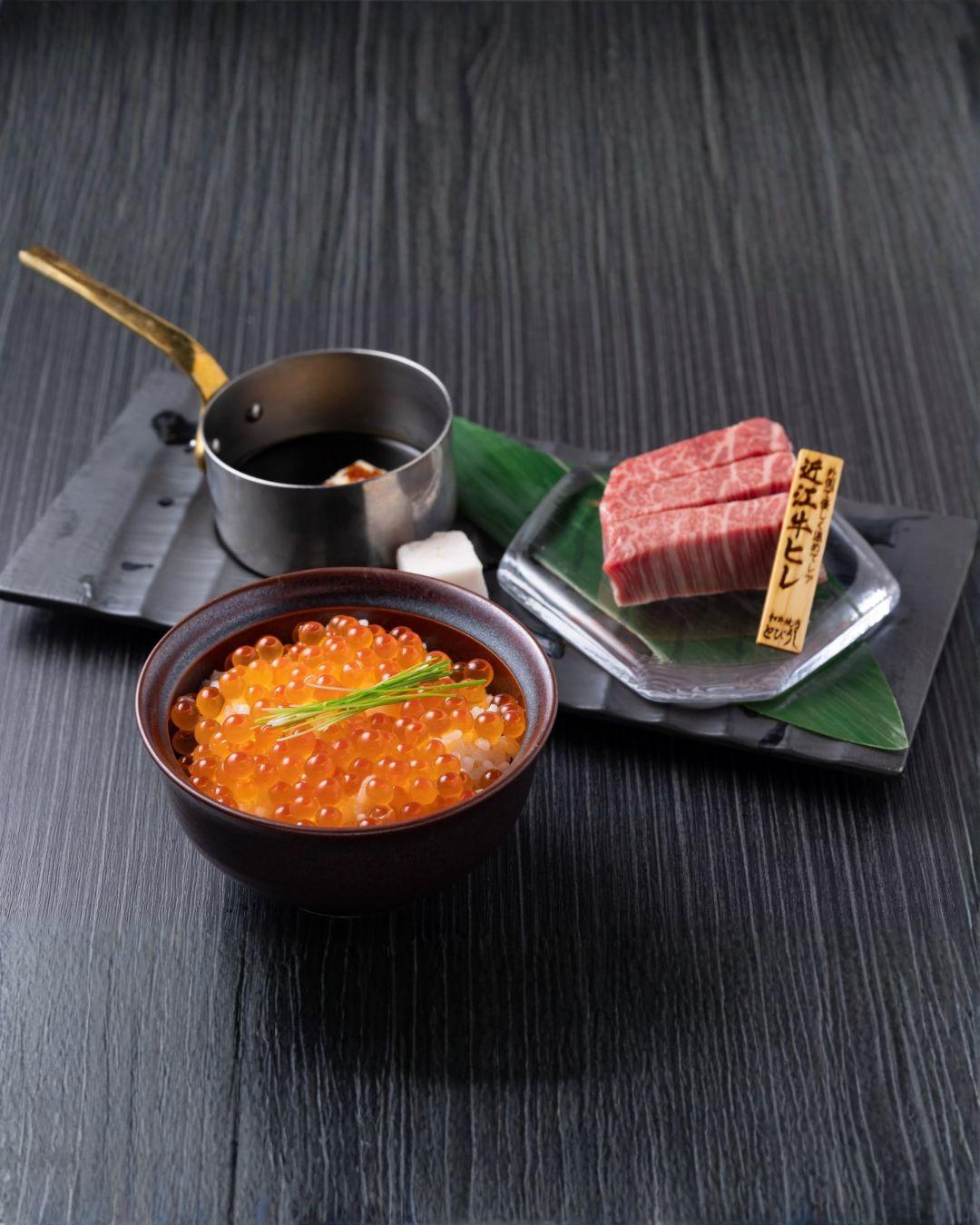 飯田橋駅から徒歩すぐ。 全席完全個室の和牛焼肉店「和牛焼肉 とびうし」。 今回ご紹介するのは、和牛焼肉とびうしの名物「ヘレ飯 いくら」。 厳選した和牛のヘレを贅沢に味わう、肉好きにはたまらない一...