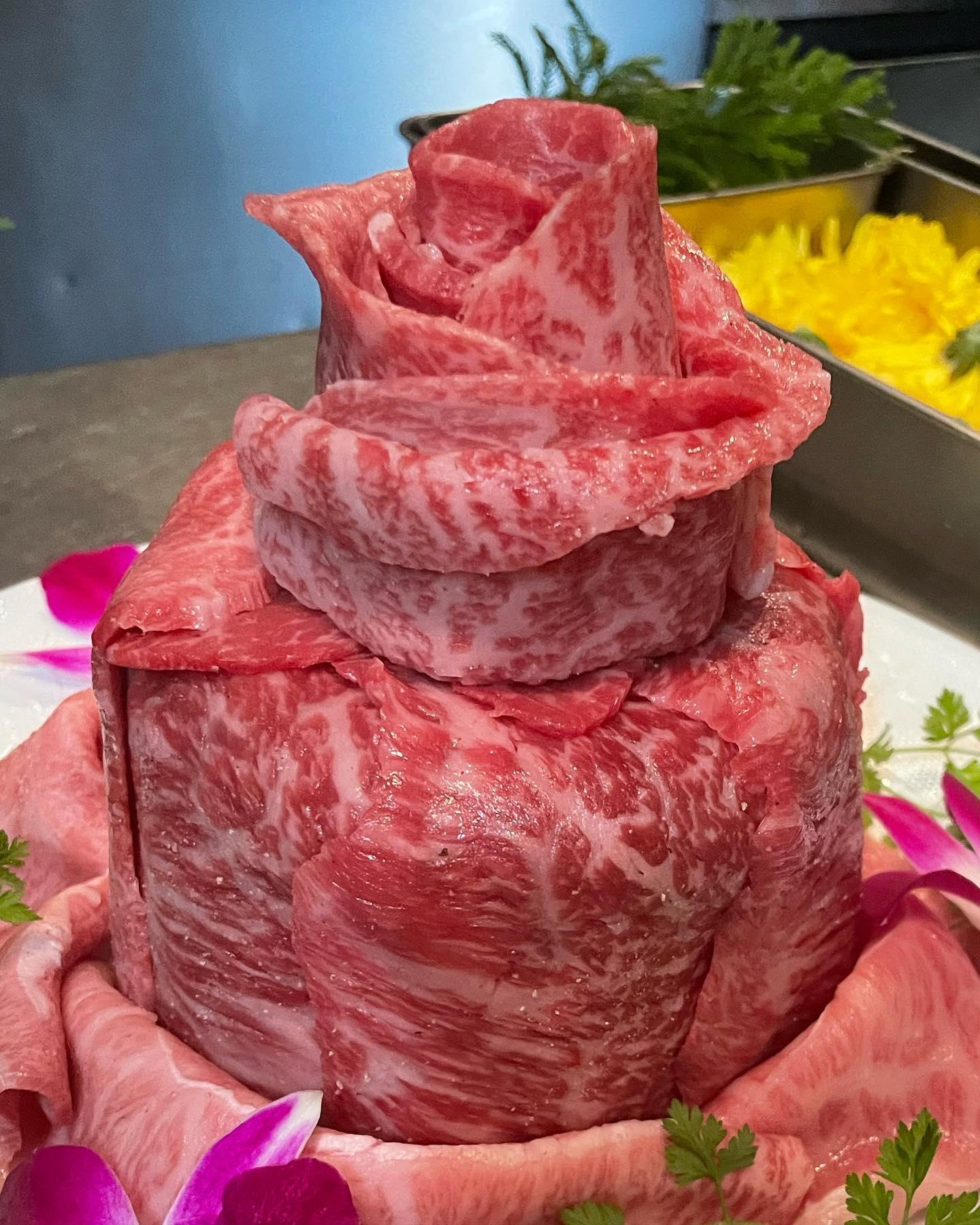 記念日や誕生日のお祝いにはぜひ和牛焼肉とびうしの肉ケーキや肉パフェ🥰コースの和牛盛り合わせを無料で変更致します😋ご希…