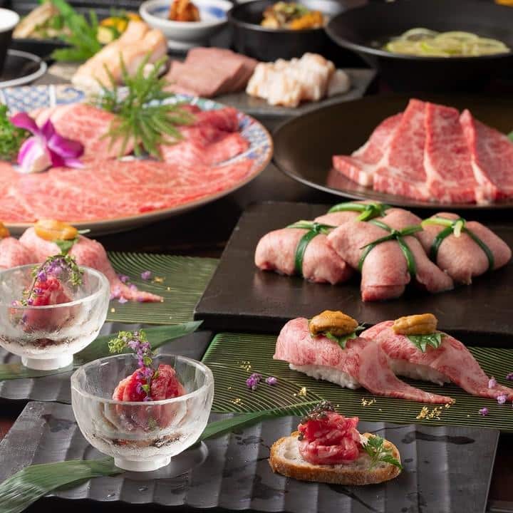 和牛焼肉とびうしはコースも豊富にご用意🥰飲み放題を付ければ少人数でお酒を楽しんだりご宴会にもオススメ😊個室の落ち着い…