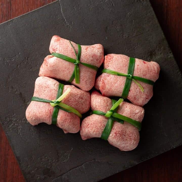 和牛焼肉とびうしではまずはコースがおすすめ🥰人気のネギタン巾着はもちろん、ザブトンのすき焼き風など名物が存分に楽しめま…