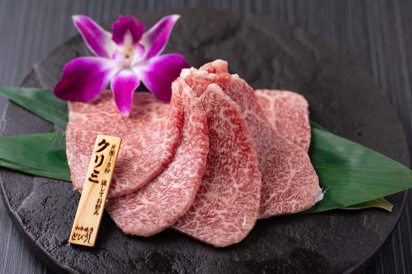 あいにくのお天気ですが😭お肉で元気に！🙂濃厚の和牛の旨みが味わえる赤身🤫とびうしでは各種部分をご用意😚記念日や誕…