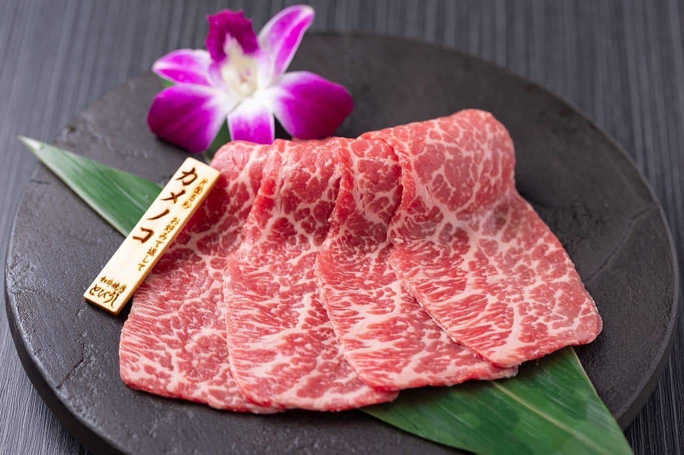 和牛焼肉とびうしでは各種赤身肉も人気🥰希少部位もご用意でコースの三種盛りは歓送迎会などには和牛を肉ケーキ盛りなど特別な…