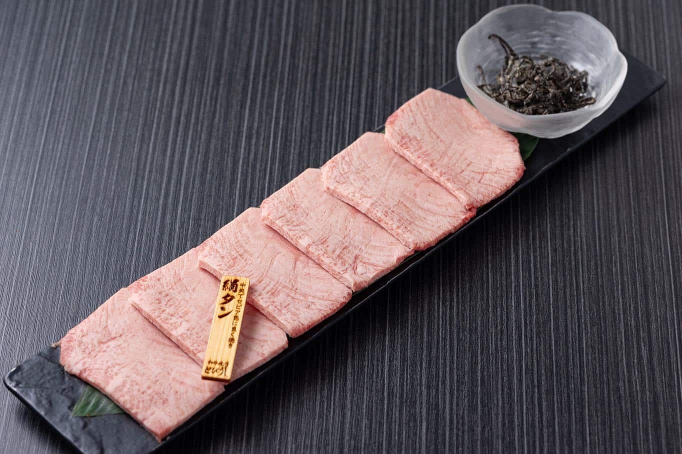 和牛焼肉とびうし牛タンが充実😋希少な和牛タンやネギたん巾着など様々なタンが楽しめます😚記念日や誕生日のお祝いに盛り合…
