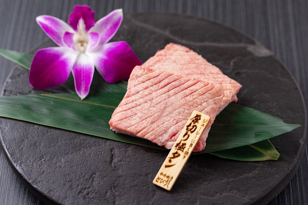 和牛焼肉とびうしはタンがおすすめ🥰中でも黒毛和牛の極みタンは絶品かなりの希少部位なのでご希望の方はお取置きも可能です🤫…