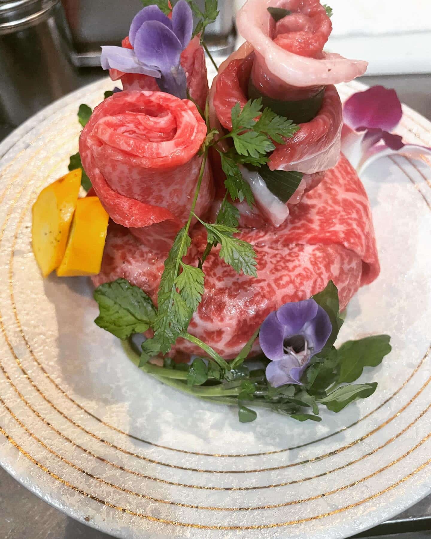 記念日には肉ブーケがおすすめ🥰今回は特別に制作途中をお見せします🫣ご予算に併せてご用意可能です😊ご希望の方はご予約時…