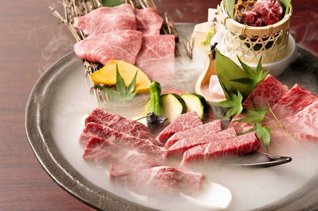 和牛焼肉とびうし名物料理が楽しめる各種コースをご用意しています🥰飲み放題プランはご宴会に大人気😊歓送迎会などには和牛を…
