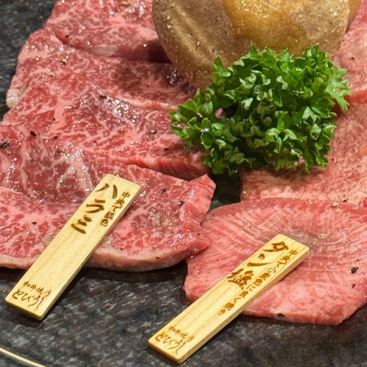 本年もありがとうございました☺️本日は年内最終日、美味しいお肉を用意してお待ちしております😉全席完全個室のプライベート…