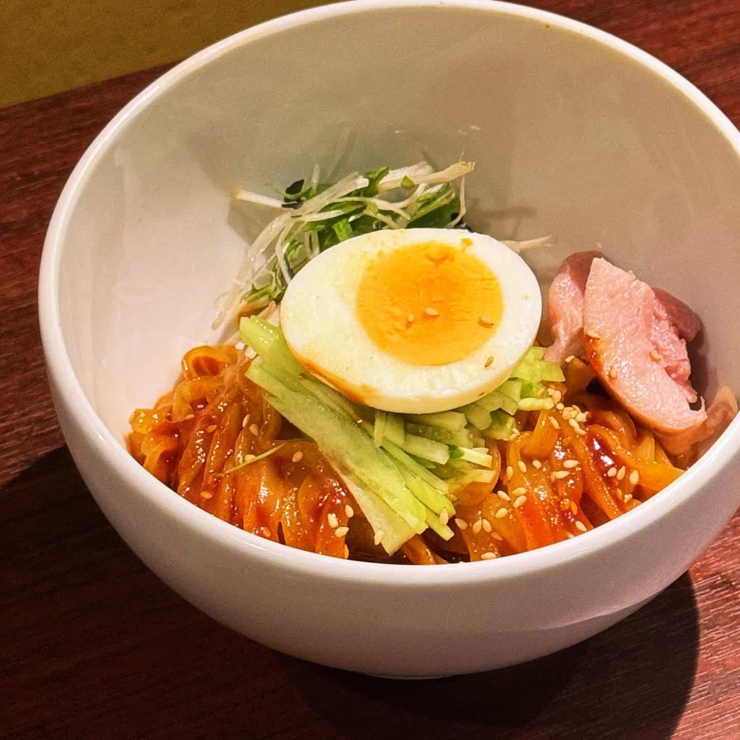 人気のビビン麺！とびうしはアクセスの良い飯田橋駅から徒歩すぐの隠れ家的なお店。肉寿司も人気です！厳選した黒毛和牛を全席個…