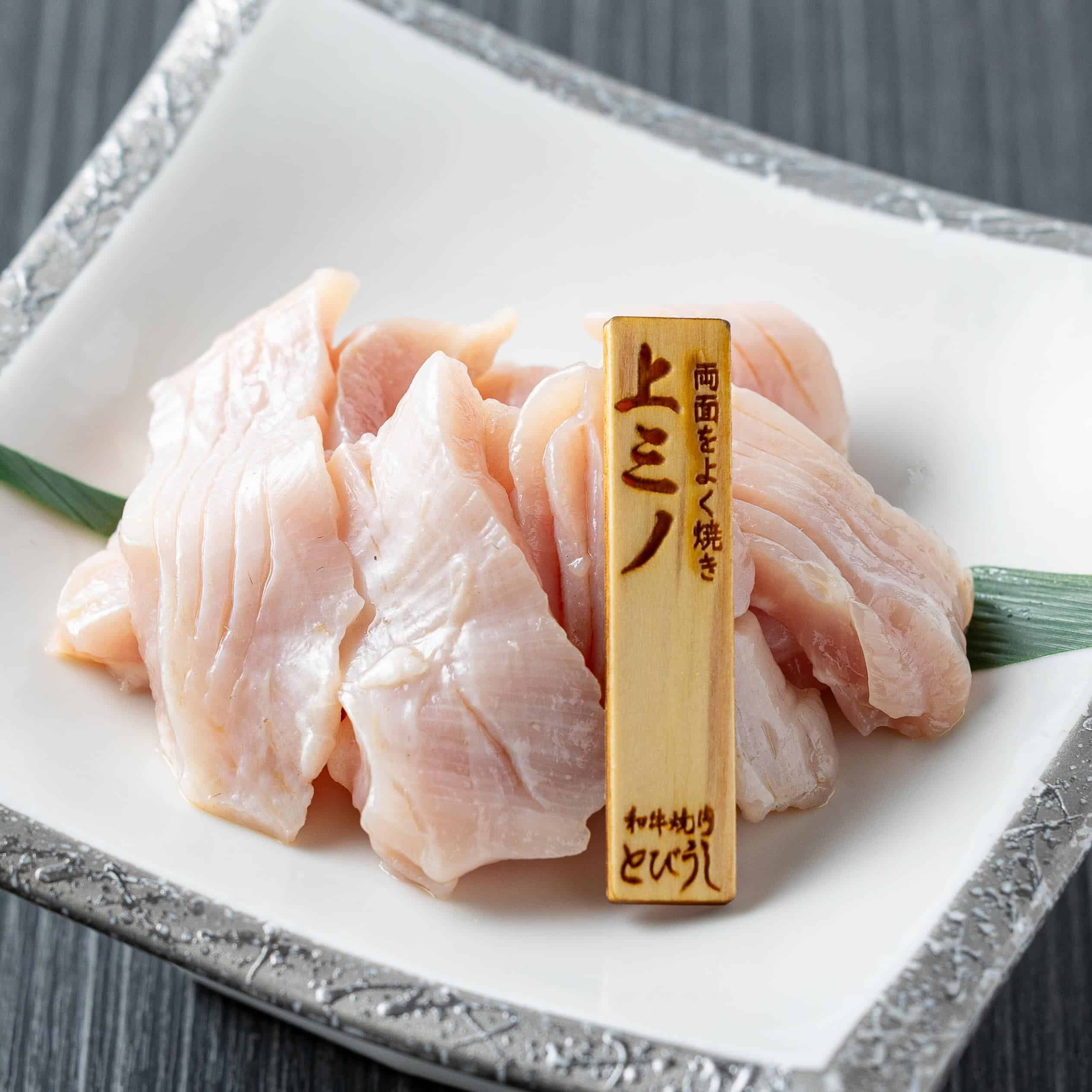 ピカピカの新鮮ホルモン♪隠れファンが多いミノ⭐︎鮮度が良いので食感と旨味しか感じません！とびうしはアクセスの良い飯田橋駅…