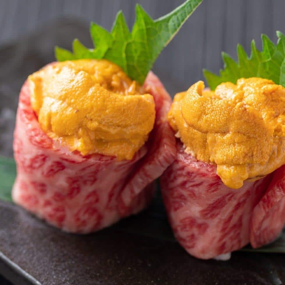 北海道生ウニの和牛肉巻き寿司♪記念日に人気です！東京ドームや武道館のイベント帰りのお食事にもオススメ⭐︎とびうしはアクセ…