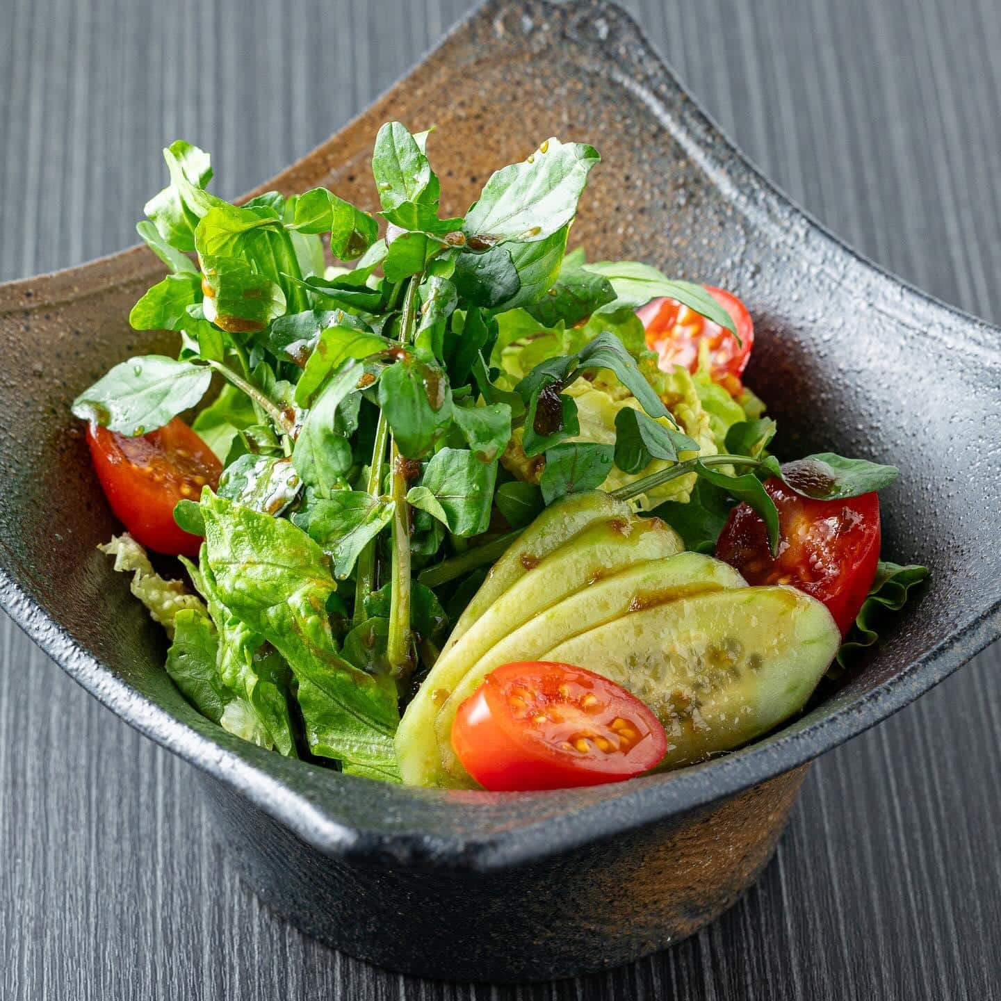 とびうしでは野菜も人気です！とびうしはアクセスの良い飯田橋駅から徒歩すぐの隠れ家的なお店。厳選した黒毛和牛を全席個室でお…