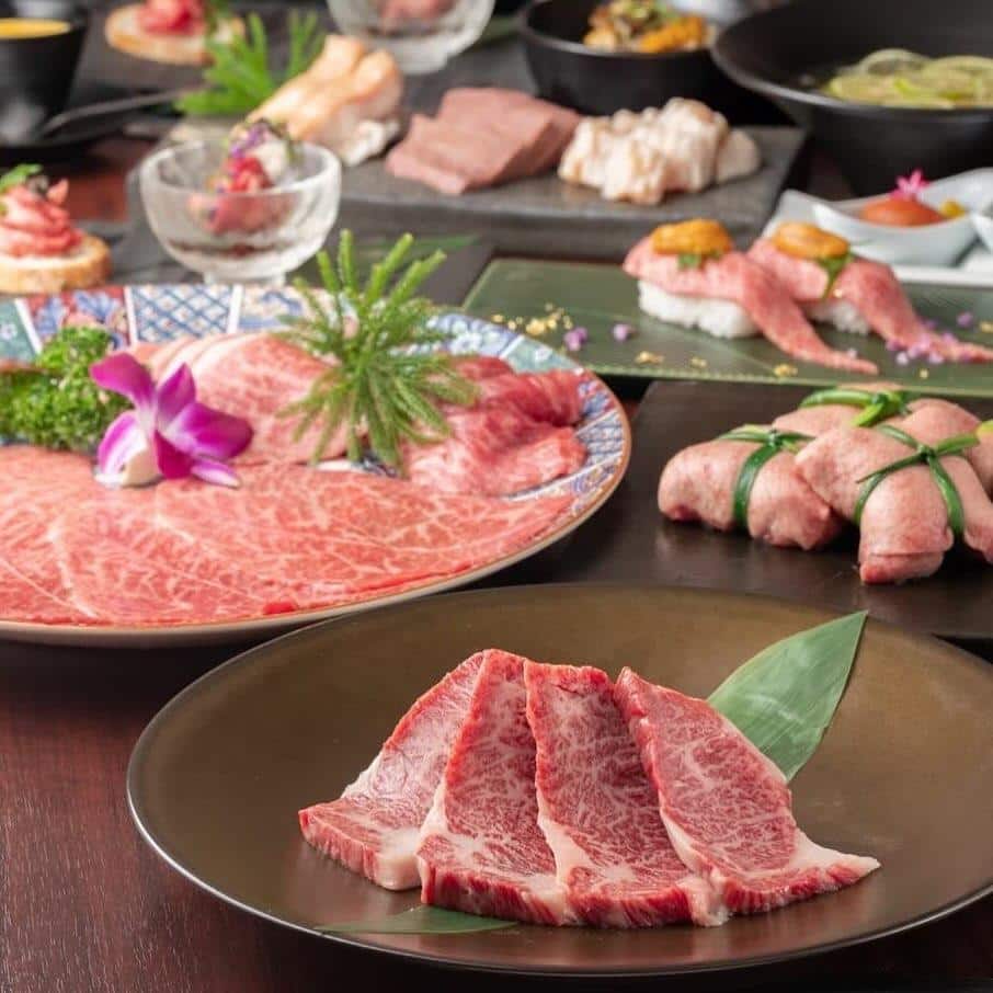 ご注文に迷ったらコースがおすすめ！和牛盛りは肉ブーケ盛りにもできます。お祝いに人気です！とびうしはアクセスの良い飯田橋駅…