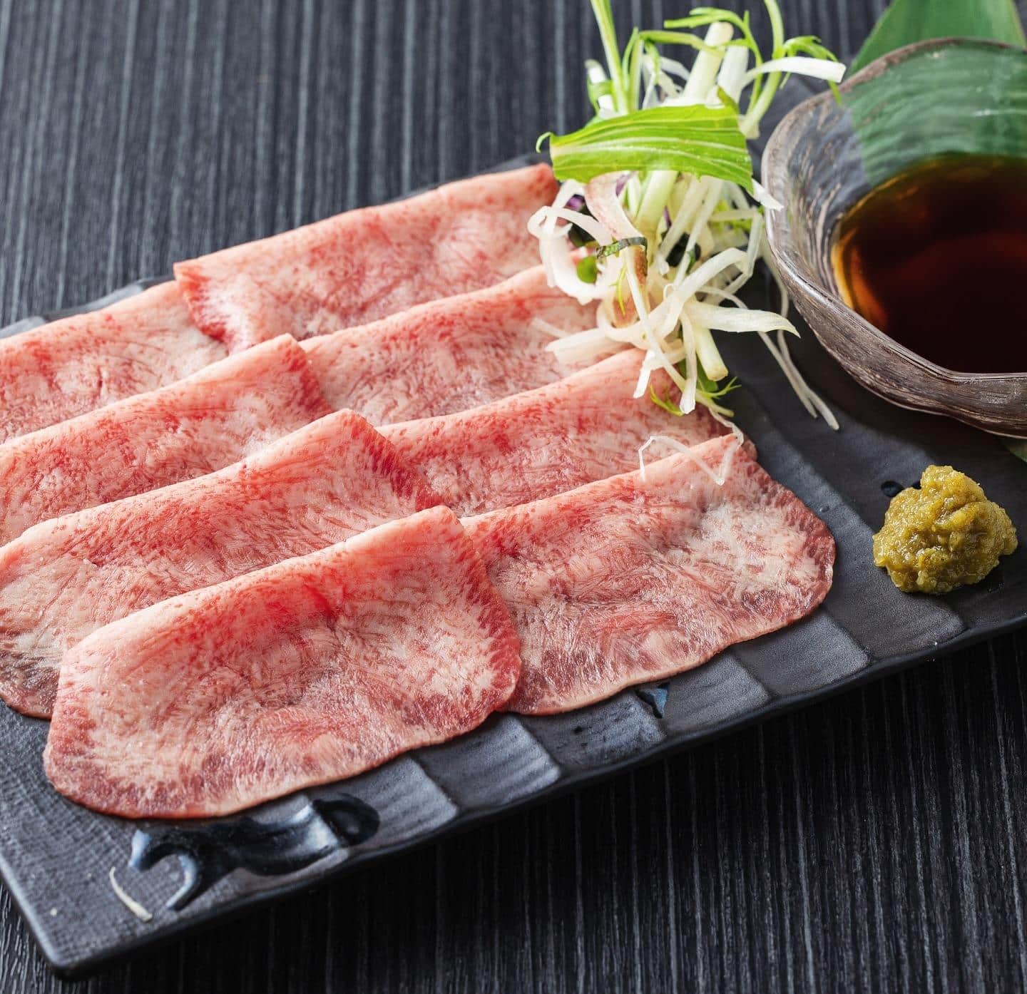 人気のタン刺し♪東京ドームや武道館のイベント帰りのお食事にもオススメ⭐︎とびうしはアクセスの良い飯田橋駅から徒歩すぐの隠…