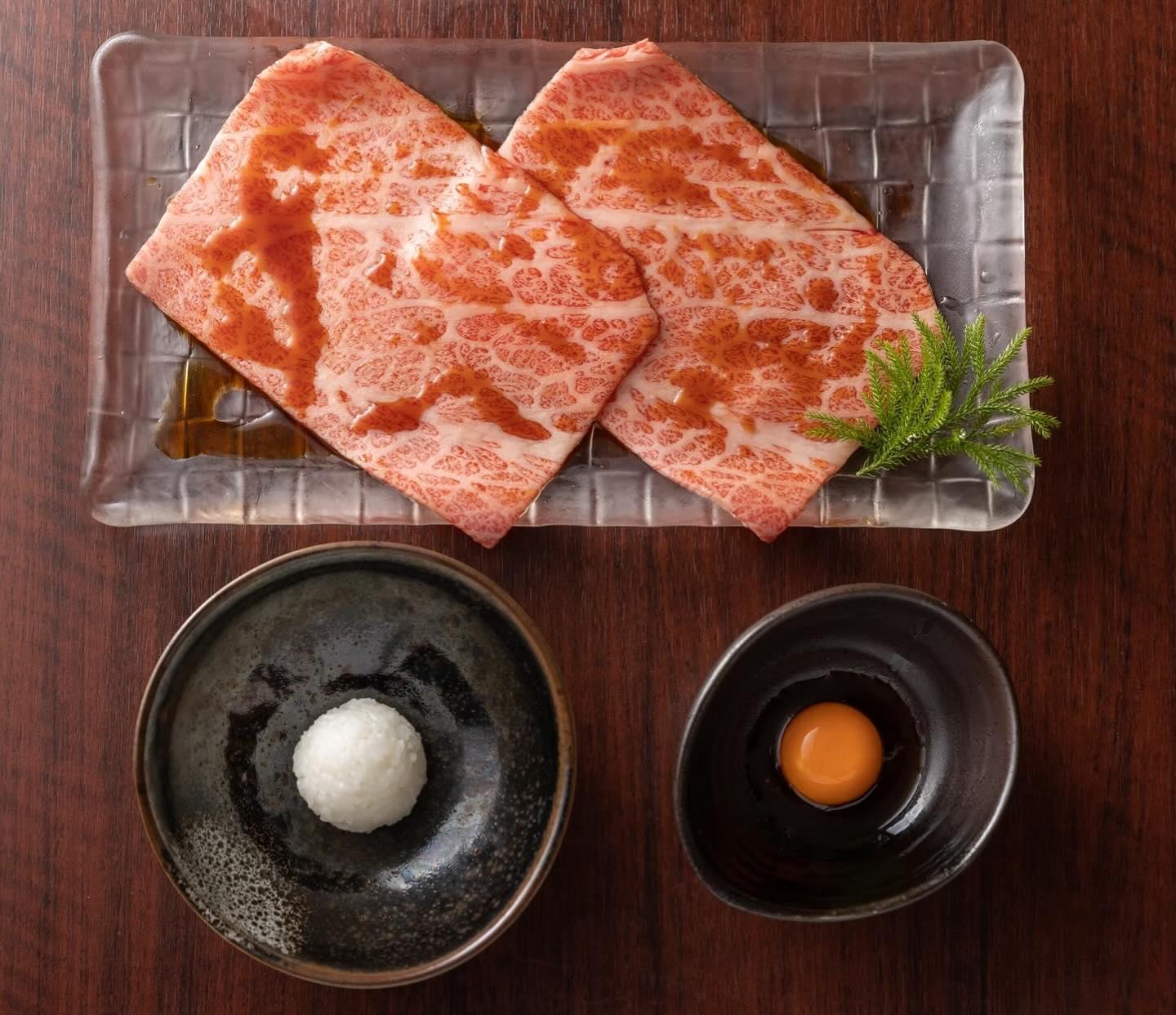 柔らかなザブトンのすき焼き風は濃厚な鳳凰卵黄とご一緒に♪とびうしはアクセスの良い飯田橋駅から徒歩すぐの隠れ家的なお店。厳…