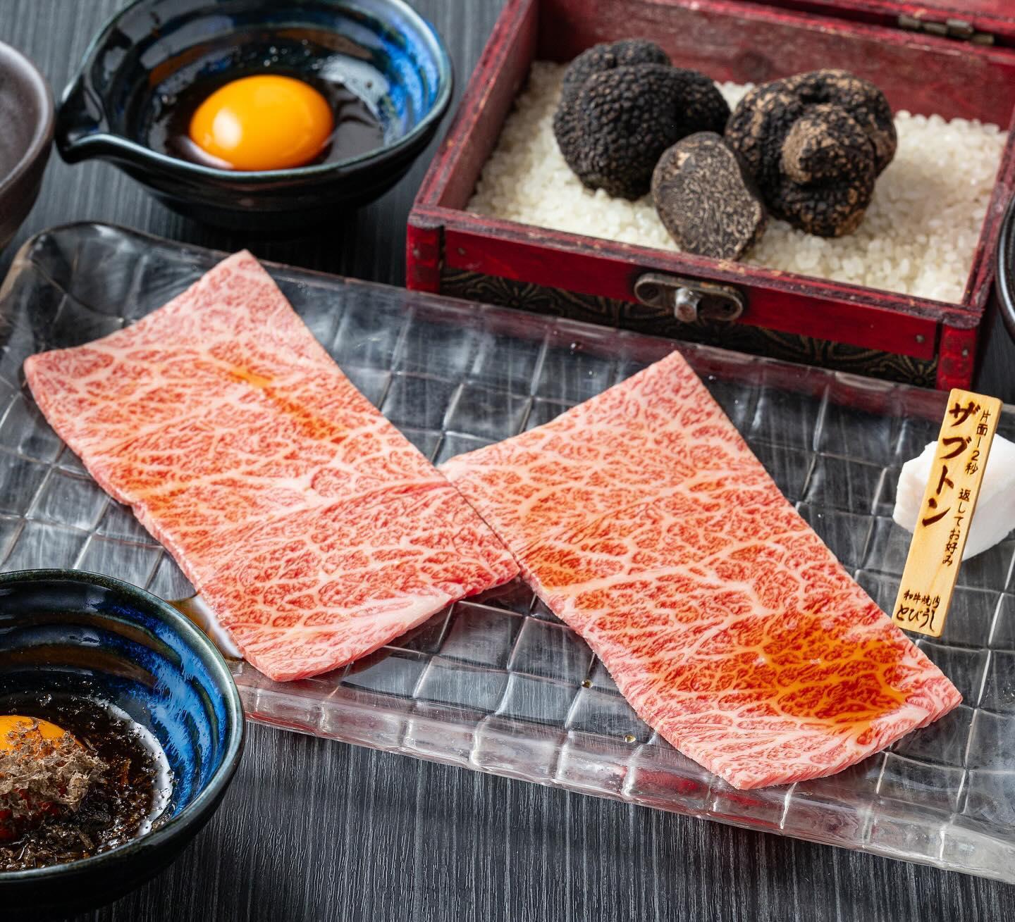 削りたてのトリュフをかけるザブトンのすき焼き風！とびうしは全席が完全個室の和牛焼肉のお店⭐︎「飯田橋駅」すぐ！「黒毛和牛…