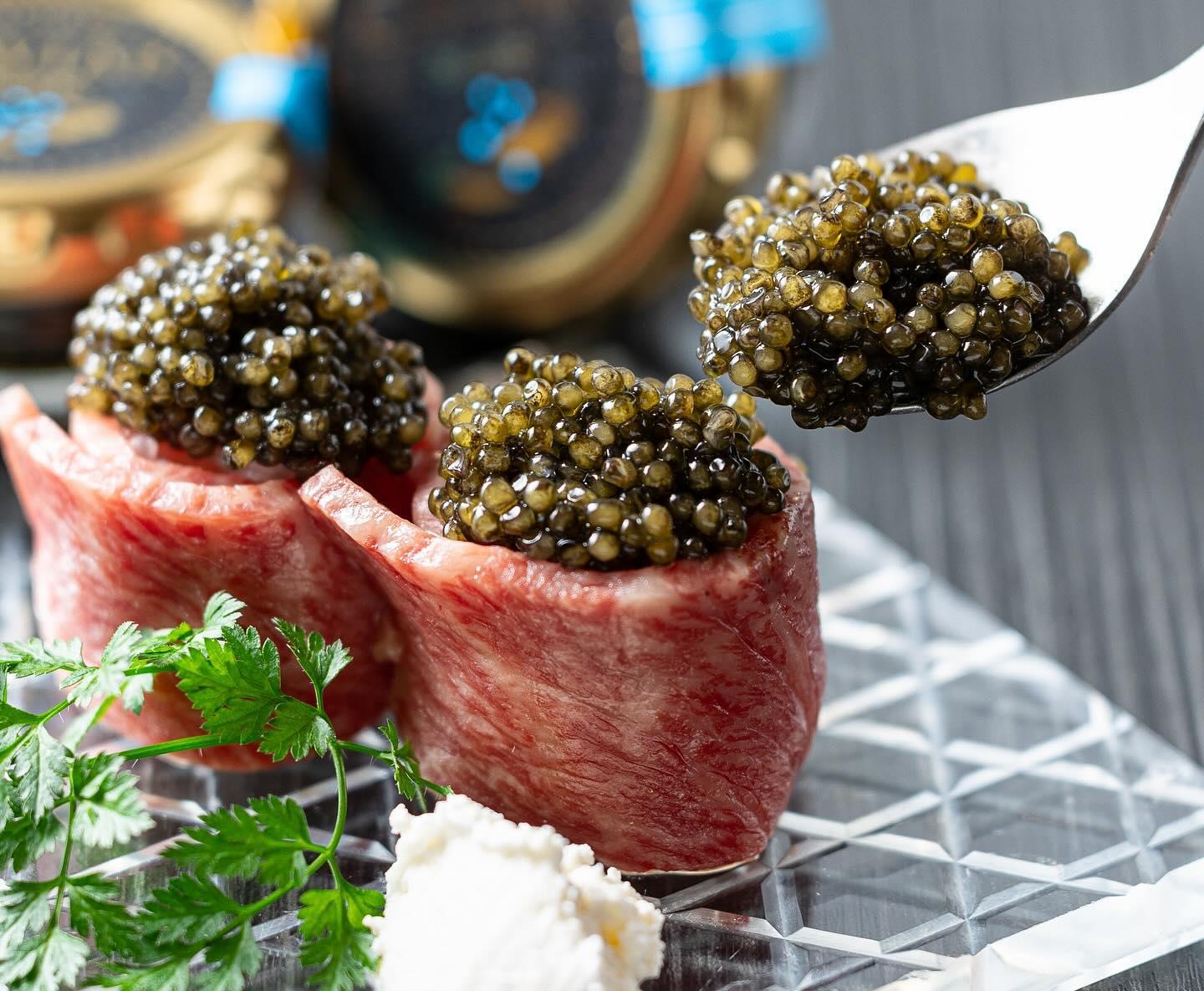 キャビアを贅沢に使った肉巻き寿司がオススメ！とびうしは全席が完全個室の和牛焼肉のお店⭐︎「飯田橋駅」すぐ！「黒毛和牛」が…