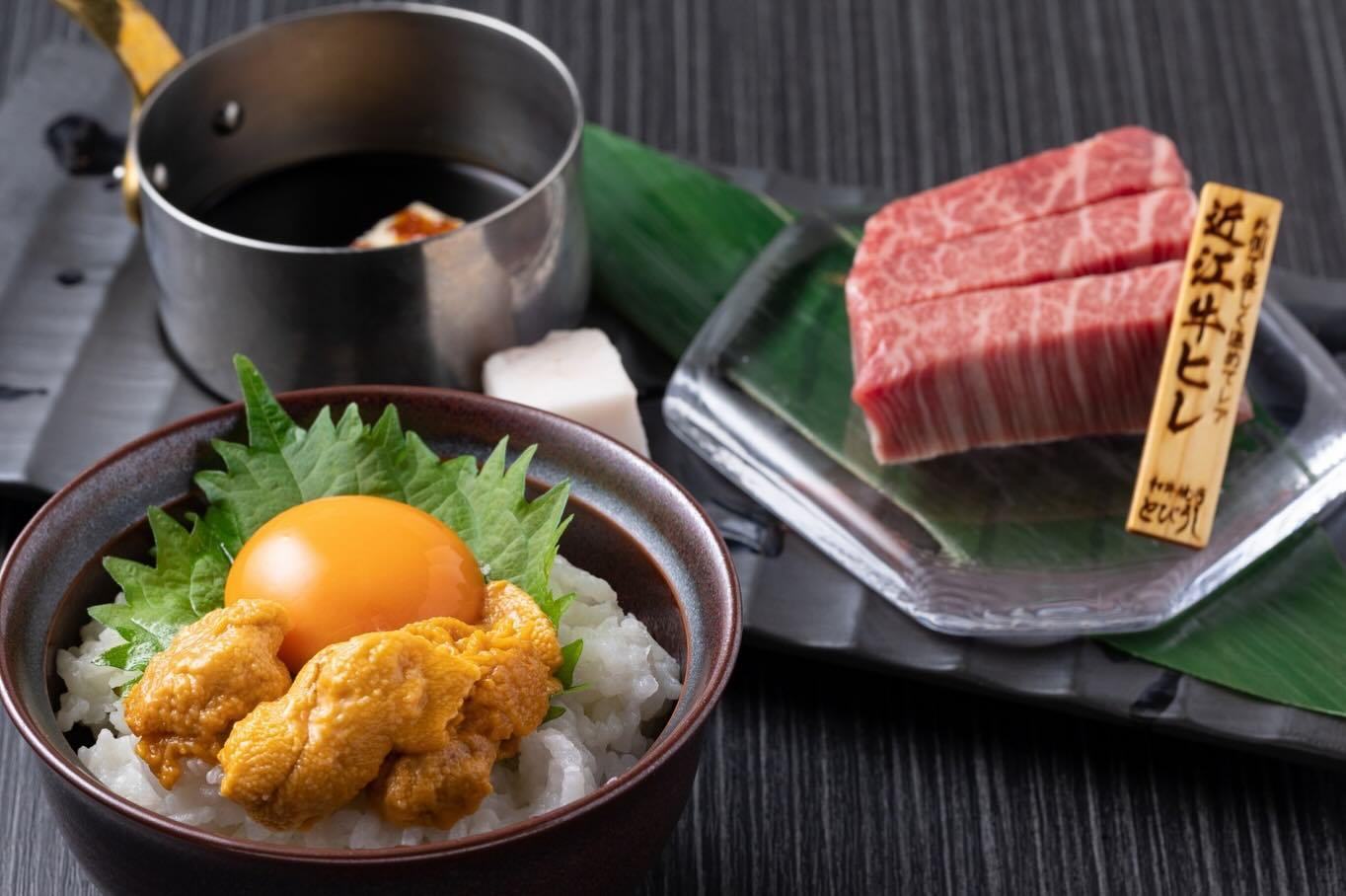 名物ヘレ飯うに玉子は北海道産の生ウニと鳳凰卵を使った一品！柔らかな近江牛ヒレを目の前で小丼にしたてます！とびうしは全席が…