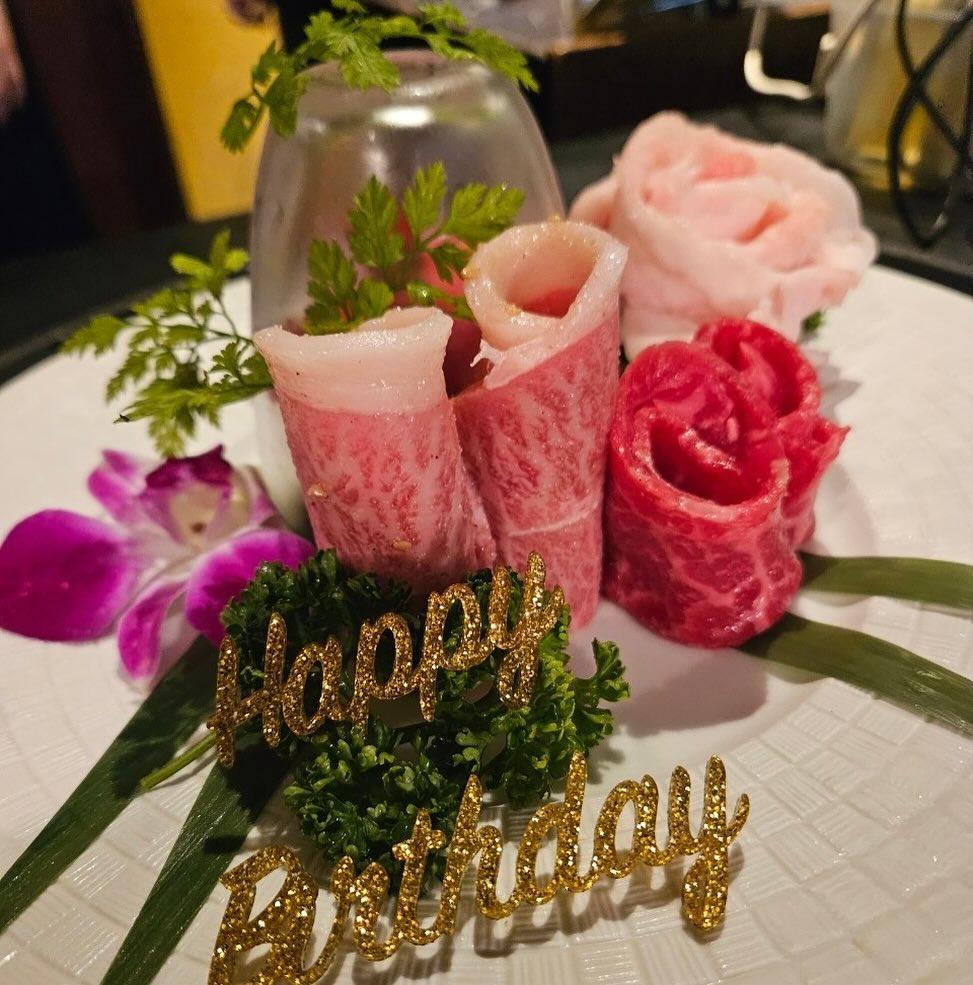 素敵な誕生日に肉ケーキ！とびうしは全席が完全個室の和牛焼肉のお店⭐︎「飯田橋駅」すぐ！「黒毛和牛」が自慢の「焼肉」店で贅…