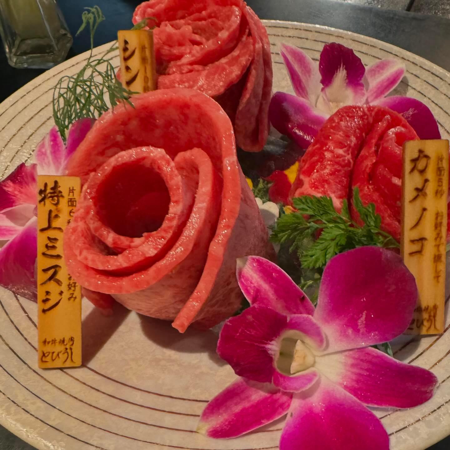 コースは無料で肉ケーキ盛りに変更して可能！とびうしは全席が完全個室の和牛焼肉のお店⭐︎「飯田橋駅」すぐ！「黒毛和牛」が自…