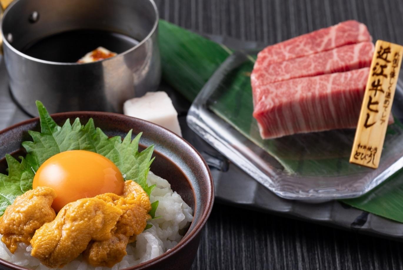 名物ヘレ飯雲丹卵黄は北海道産のウニを贅沢に使った一品！柔らかな近江牛ヒレを目の前で小丼にしたてます！とびうしは全席が完全…