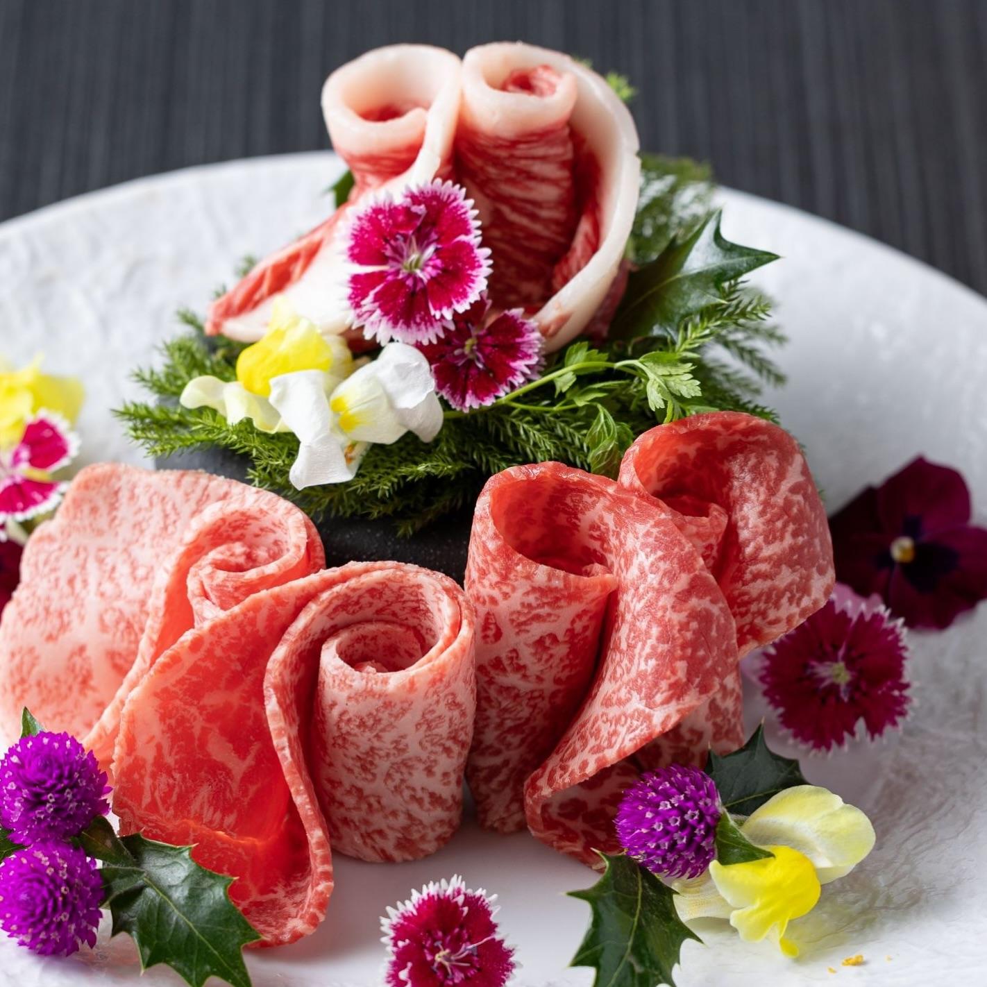 素敵な記念日には華やかな肉ケーキ盛りがおすすめ！とびうしは全席が完全個室の和牛焼肉のお店⭐︎「飯田橋駅」すぐ！「黒毛和牛…