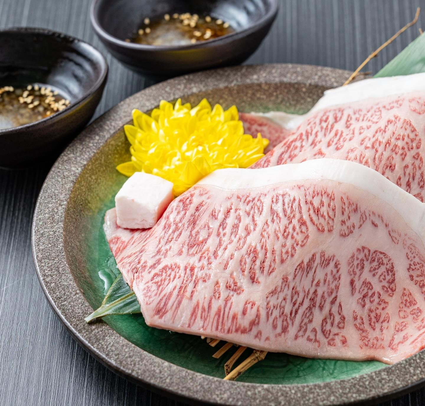 焼きシャブはサーロインを使った一皿⭐︎とびうしは全席が完全個室の和牛焼肉のお店⭐︎「飯田橋駅」すぐ！「黒毛和牛」が自慢の…