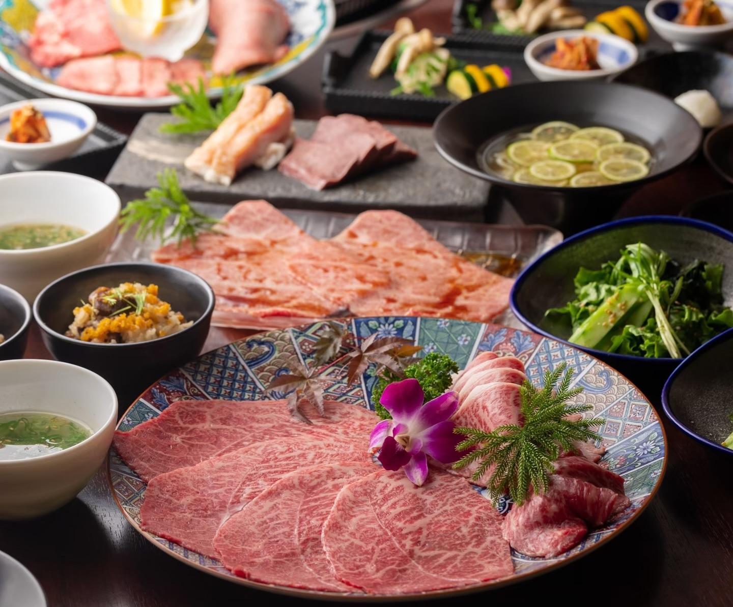 素敵な記念日や誕生日にもコースがオススメ！とびうしは全席が完全個室の和牛焼肉のお店⭐︎「飯田橋駅」すぐ！「黒毛和牛」が自…