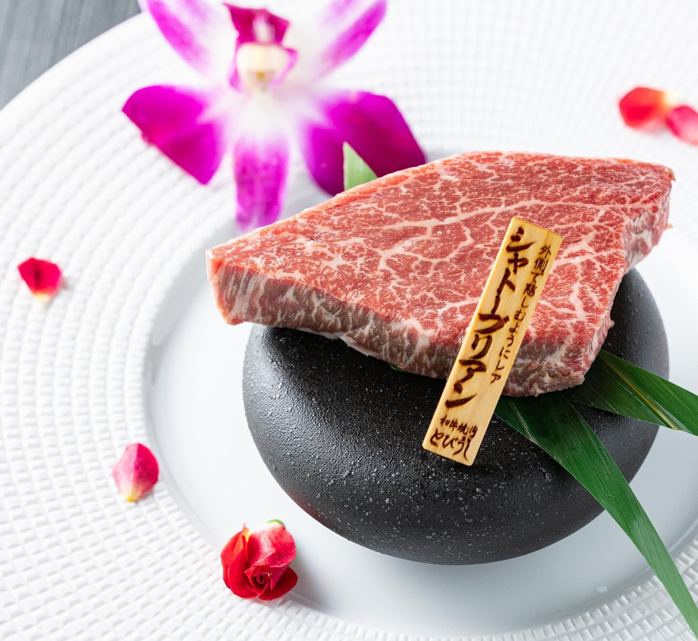 近江牛シャトーブリアンは特別な日にぜひ食べて頂きたい一皿⭐︎とびうしは全席が完全個室の和牛焼肉のお店⭐︎「飯田橋駅」すぐ…