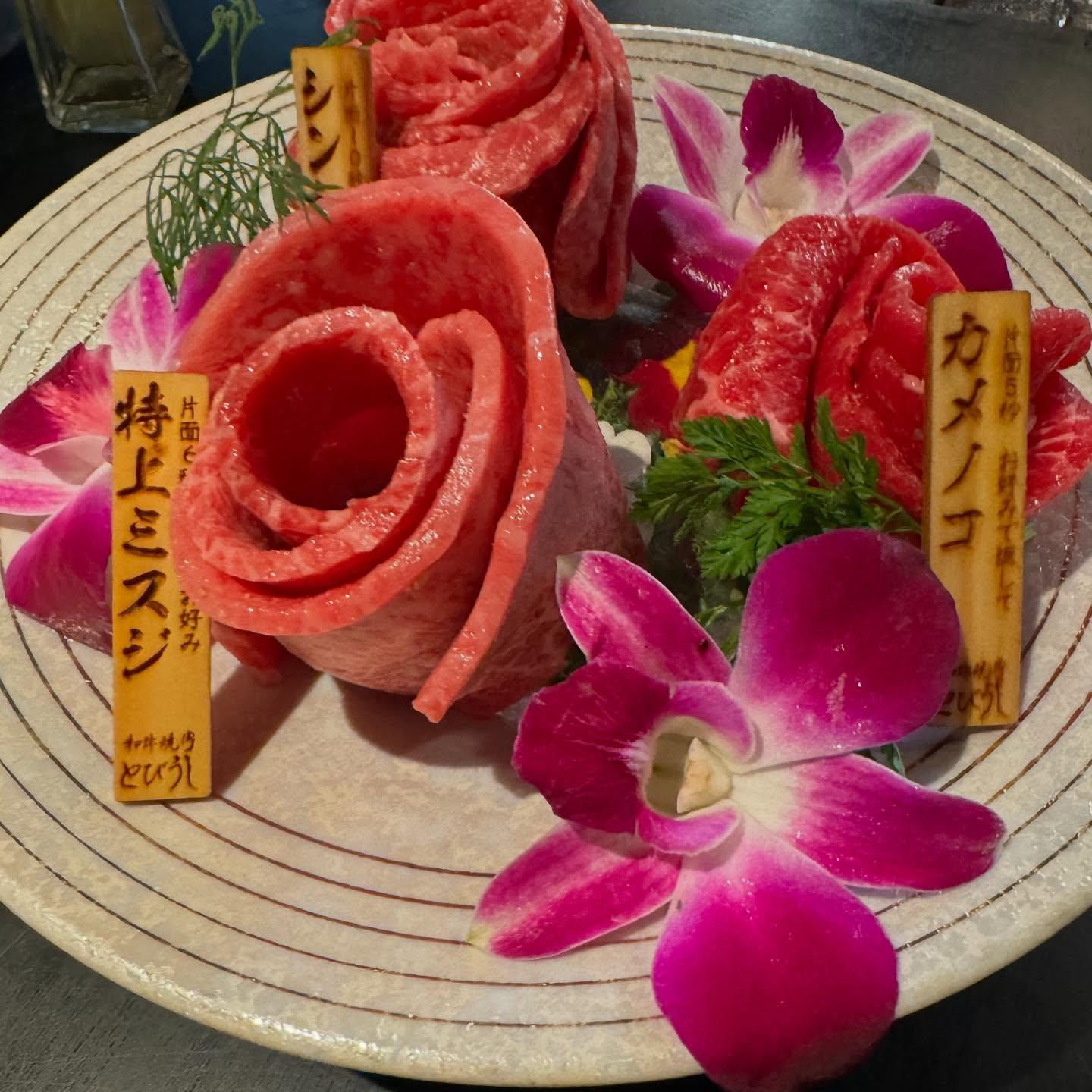 結婚祝いや記念日には肉ケーキをぜひ！とびうしは全席が完全個室の和牛焼肉のお店⭐︎「飯田橋駅」すぐ！「黒毛和牛」が自慢の「…