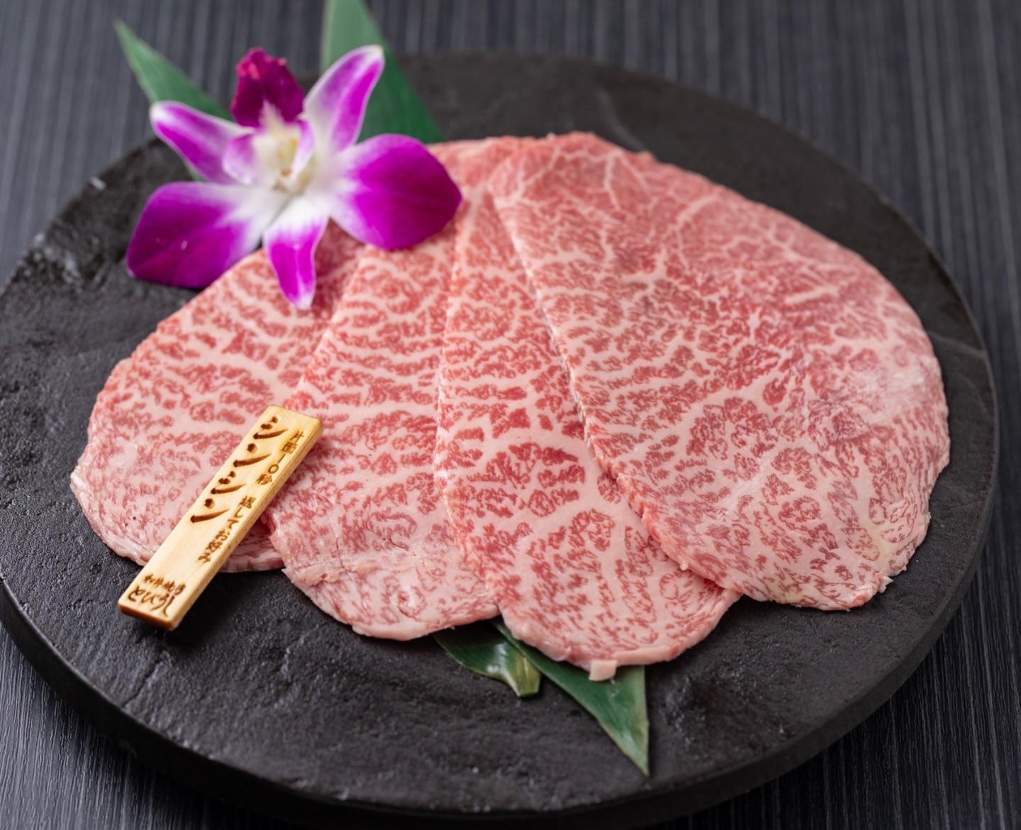 和牛の肉の旨みと甘さを楽しむならシンシンがおすすめ⭐︎とびうしは全席が完全個室の和牛焼肉のお店⭐︎「飯田橋駅」すぐ！「黒…