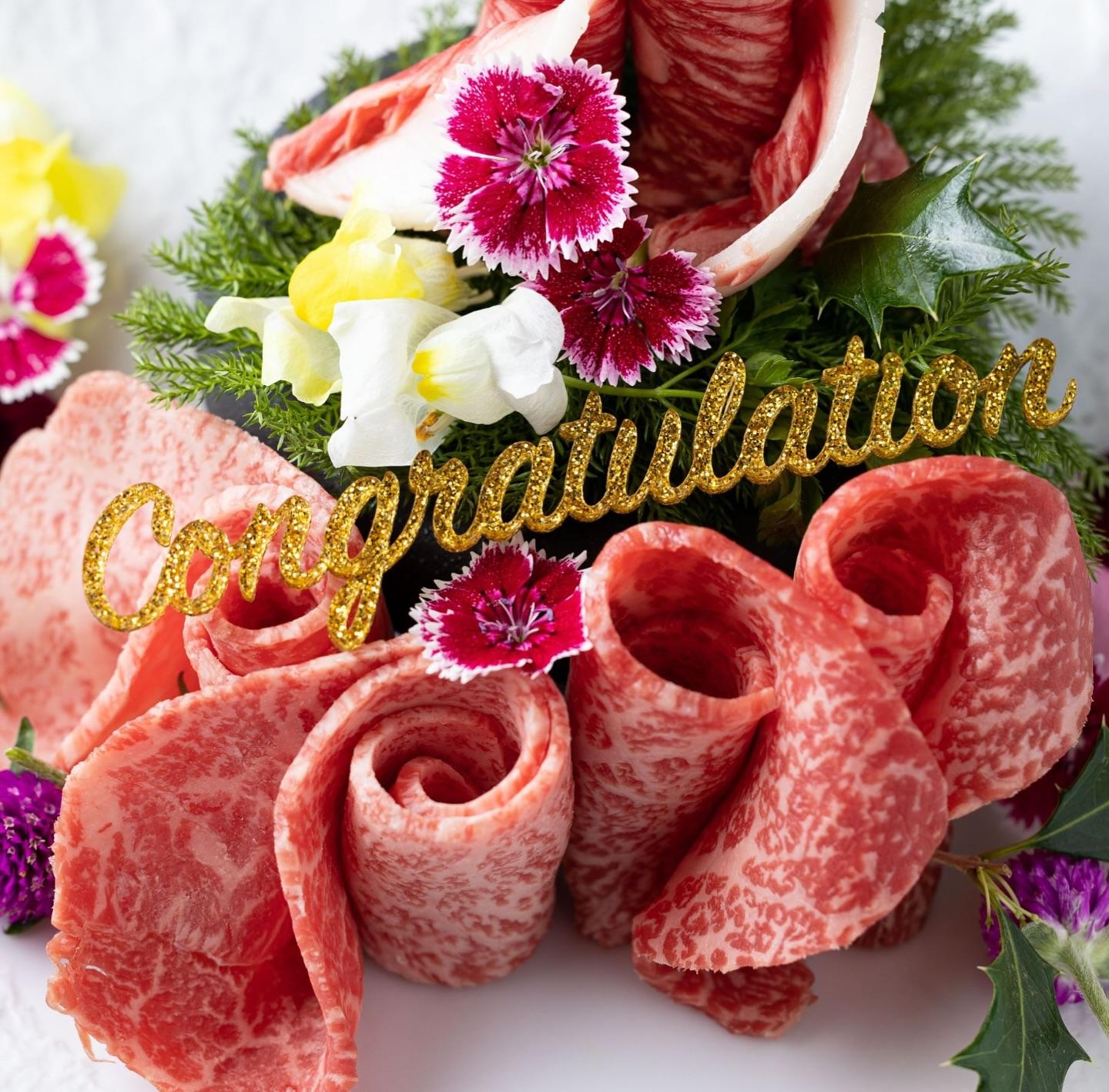 素敵なお祝いに大切な人にメッセージをそえて！とびうしは全席が完全個室の和牛焼肉のお店⭐︎「飯田橋駅」すぐ！「黒毛和牛」が…