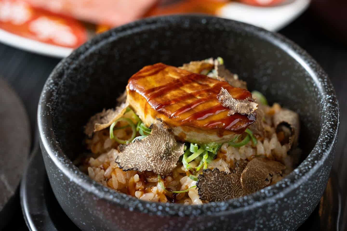 フォアグラの石焼飯は目の前でスタッフが仕上げてシェア致します！とびうしは全席が完全個室の和牛焼肉のお店⭐︎「飯田橋駅」す…