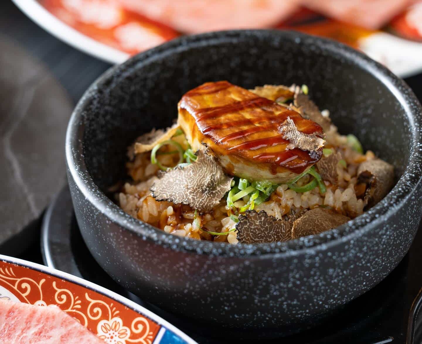フォアグラの石焼飯は目の前でスタッフが仕上げてシェア致します！とびうしは全席が完全個室の和牛焼肉のお店⭐︎「飯田橋駅」す…